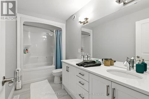 10 Honey Bend, St. Thomas, ON - Indoor Photo Showing Bathroom