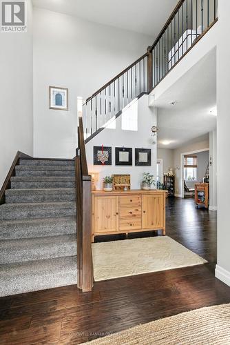 10 Honey Bend, St. Thomas, ON - Indoor Photo Showing Other Room