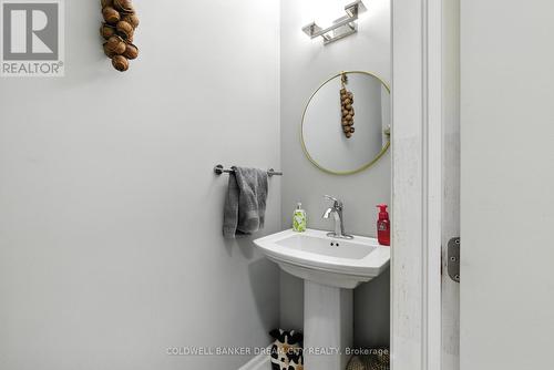 10 Honey Bend, St. Thomas, ON - Indoor Photo Showing Bathroom