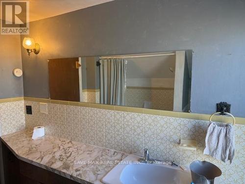 105 Bald Street, Welland, ON - Indoor Photo Showing Bathroom