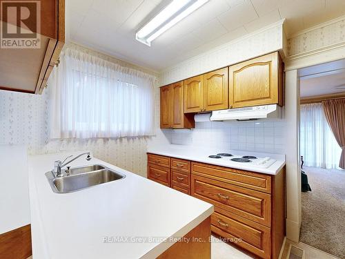 714 4Th Avenue E, Owen Sound, ON - Indoor Photo Showing Kitchen With Double Sink