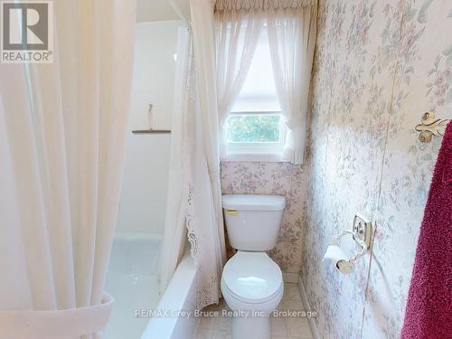 714 4Th Avenue E, Owen Sound, ON - Indoor Photo Showing Bathroom