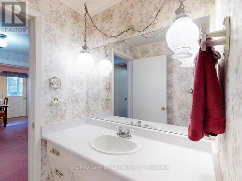 714 4Th Avenue E, Owen Sound, ON - Indoor Photo Showing Bathroom