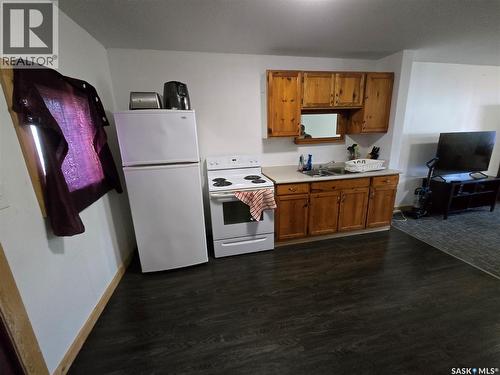 49 Newcombe Street, Manor, SK - Indoor Photo Showing Kitchen