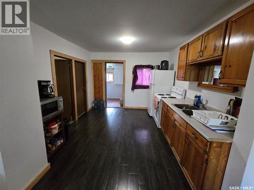 49 Newcombe Street, Manor, SK - Indoor Photo Showing Kitchen