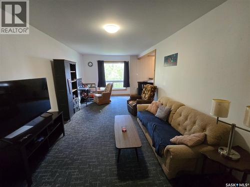 49 Newcombe Street, Manor, SK - Indoor Photo Showing Living Room