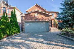 102 CRESTHAVEN ROAD  Brampton, ON L7A 1J4