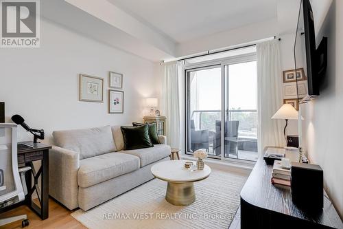 511 - 474 Caldari Road, Vaughan, ON - Indoor Photo Showing Living Room