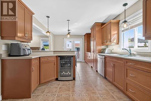 1865 Bayswater Crescent, London North, ON - Indoor Photo Showing Kitchen With Double Sink