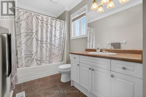 1865 Bayswater Crescent, London North, ON - Indoor Photo Showing Bathroom
