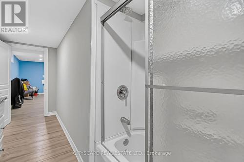 1865 Bayswater Crescent, London North, ON - Indoor