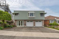 586 DOMINION AVENUE  Midland, ON L4R 1R3