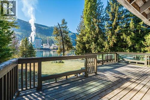 3788 Broadwater Road, Castlegar, BC - Outdoor