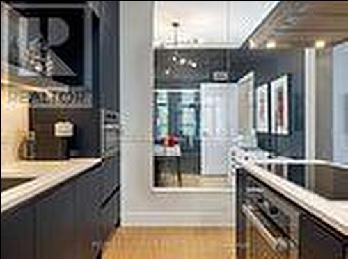 206 - 6 Jackes Avenue, Toronto, ON - Indoor Photo Showing Kitchen With Upgraded Kitchen