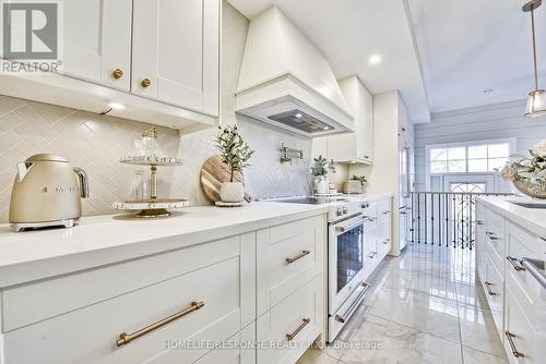 3927 Eglinton Avenue W, Mississauga, ON - Indoor Photo Showing Kitchen With Upgraded Kitchen