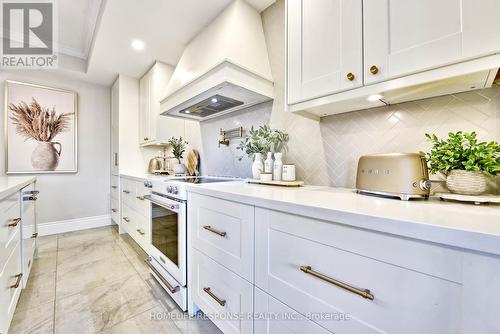 3927 Eglinton Avenue W, Mississauga, ON - Indoor Photo Showing Kitchen With Upgraded Kitchen