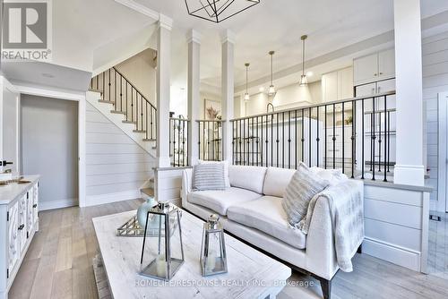 3927 Eglinton Avenue W, Mississauga, ON - Indoor Photo Showing Living Room