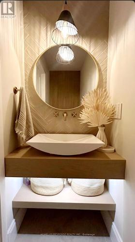 3927 Eglinton Avenue W, Mississauga, ON - Indoor Photo Showing Bathroom