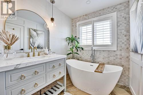 3927 Eglinton Avenue W, Mississauga, ON - Indoor Photo Showing Bathroom