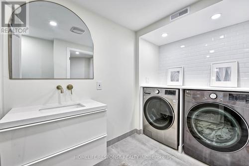 3927 Eglinton Avenue W, Mississauga, ON - Indoor Photo Showing Laundry Room