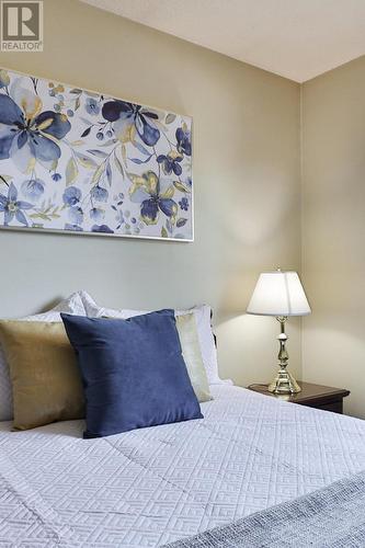 2420 Mainroyal Street, Mississauga, ON - Indoor Photo Showing Bedroom