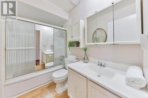 2420 Mainroyal Street, Mississauga, ON - Indoor Photo Showing Bathroom
