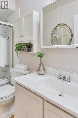 2420 Mainroyal Street, Mississauga, ON - Indoor Photo Showing Bathroom