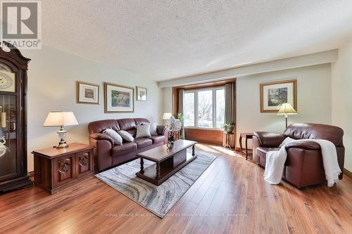 2420 Mainroyal Street, Mississauga, ON - Indoor Photo Showing Living Room