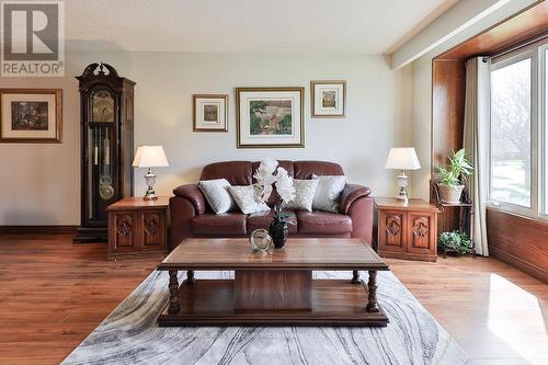 2420 Mainroyal Street, Mississauga, ON - Indoor Photo Showing Living Room