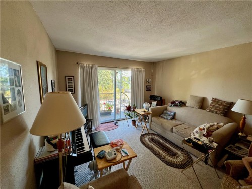 303-322 Birch St, Campbell River, BC - Indoor Photo Showing Living Room