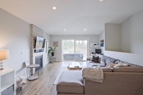 2582 Paramount Drive, West Kelowna, BC - Indoor Photo Showing Living Room With Fireplace
