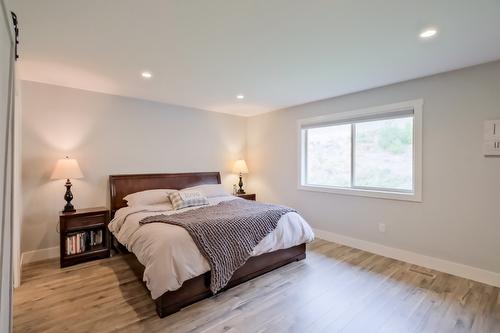 2582 Paramount Drive, West Kelowna, BC - Indoor Photo Showing Bedroom