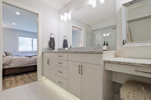 2582 Paramount Drive, West Kelowna, BC - Indoor Photo Showing Bathroom