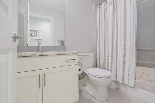2582 Paramount Drive, West Kelowna, BC - Indoor Photo Showing Bathroom