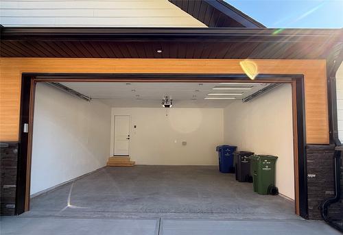 30 Kimberley Avenue, Kimberley, BC - Indoor Photo Showing Garage