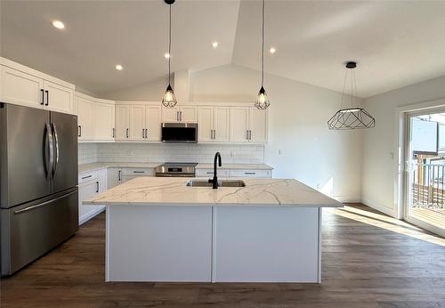 30 Kimberley Avenue, Kimberley, BC - Indoor Photo Showing Kitchen