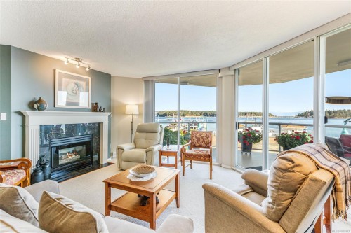 207-150 Promenade Dr, Nanaimo, BC - Indoor Photo Showing Living Room With Fireplace