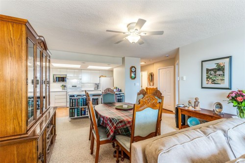 207-150 Promenade Dr, Nanaimo, BC - Indoor Photo Showing Dining Room