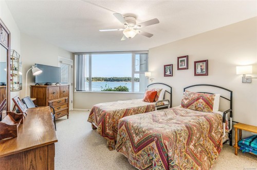 207-150 Promenade Dr, Nanaimo, BC - Indoor Photo Showing Bedroom