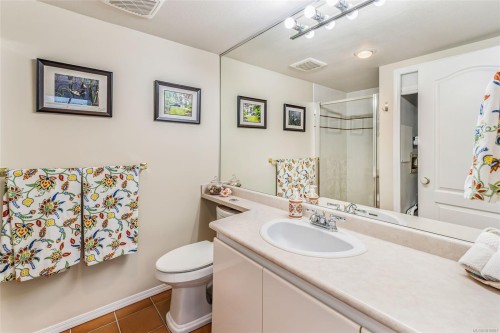 207-150 Promenade Dr, Nanaimo, BC - Indoor Photo Showing Bathroom