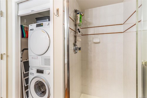 207-150 Promenade Dr, Nanaimo, BC - Indoor Photo Showing Laundry Room