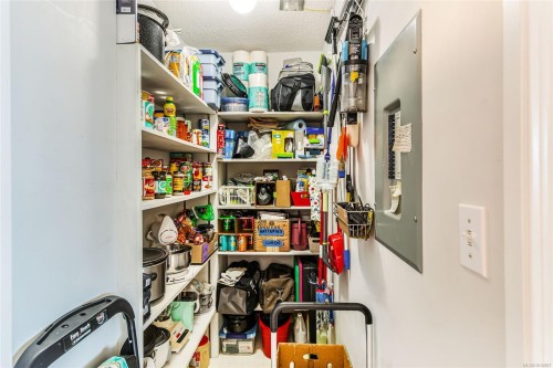 207-150 Promenade Dr, Nanaimo, BC - Indoor With Storage