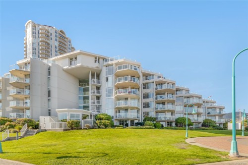 207-150 Promenade Dr, Nanaimo, BC - Outdoor With Balcony With Facade