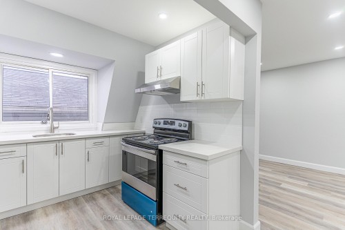20 Mildred Avenue, St. Catharines, ON - Indoor Photo Showing Kitchen With Upgraded Kitchen