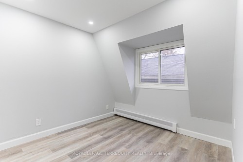 20 Mildred Avenue, St. Catharines, ON - Indoor Photo Showing Other Room