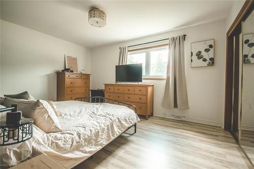 455 Wallasey St, Winnipeg, MB 