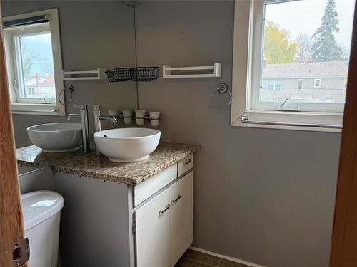 482 Brock St, Winnipeg, MB 