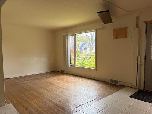 482 Brock St, Winnipeg, MB 