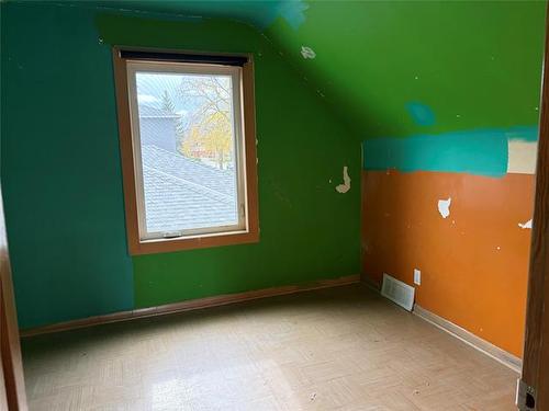 482 Brock St, Winnipeg, MB 