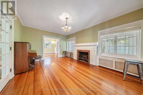 1173 Queen Victoria Avenue, Mississauga, ON - Indoor Photo Showing Living Room With Fireplace